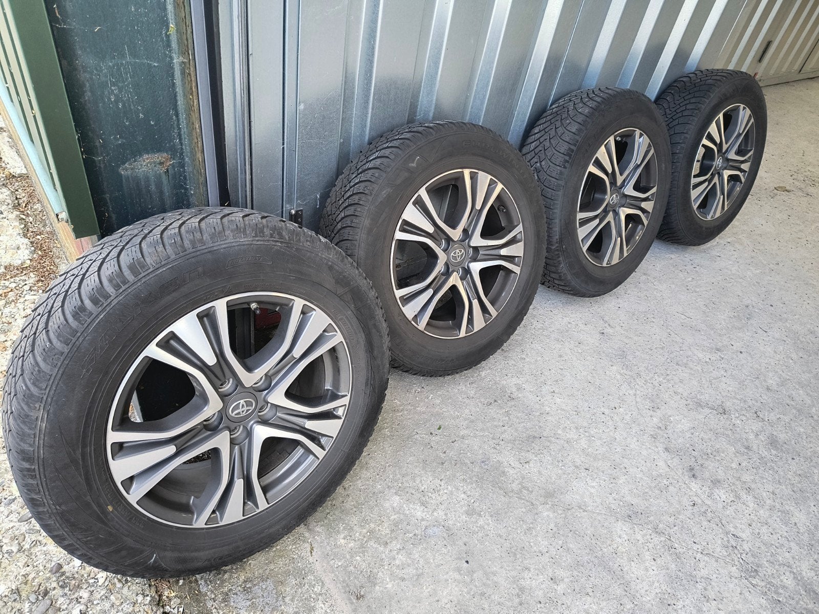 Hele mooie velgen met winterbanden Toyota Rav4 met sensor, Ophalen, 215 mm, Velg(en), 17 inch