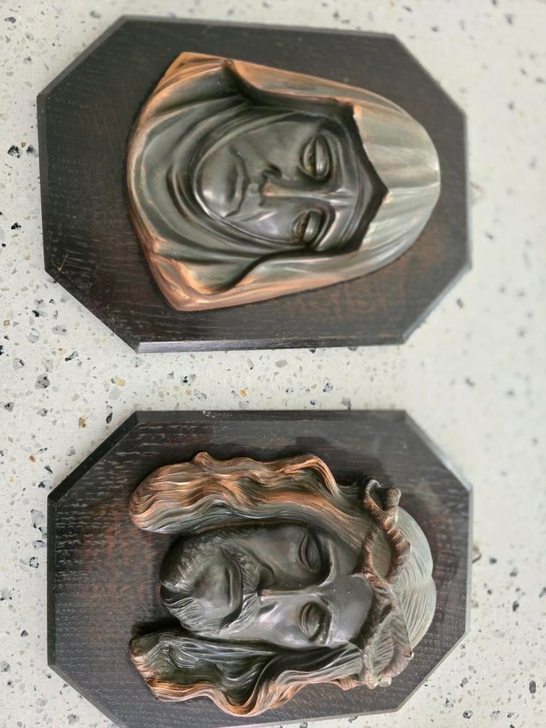 Mooie antieke Jezus en Maria op houten bord., Ophalen of Verzenden