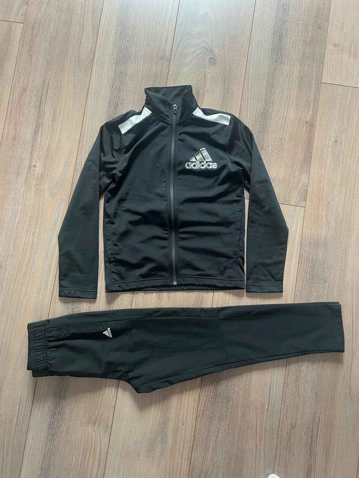 Adidas Trainingspak Zwart Maat 152, Ophalen of Verzenden, Zo goed als nieuw, Jongen of Meisje