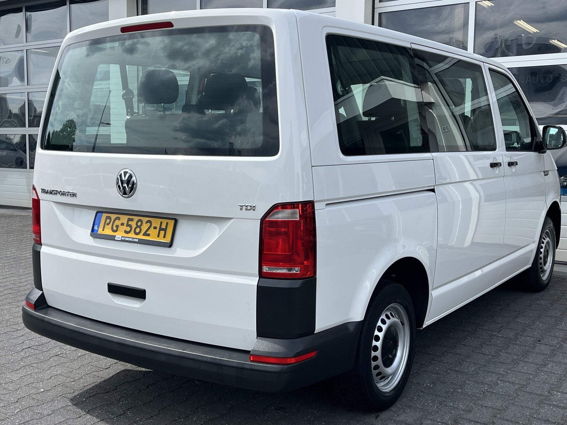 Volkswagen Transporter Kombi 2.0 TDI L1H1 9-persoons Incl. B, Gebruikt, 255 €/maand, Wit, Origineel Nederlands