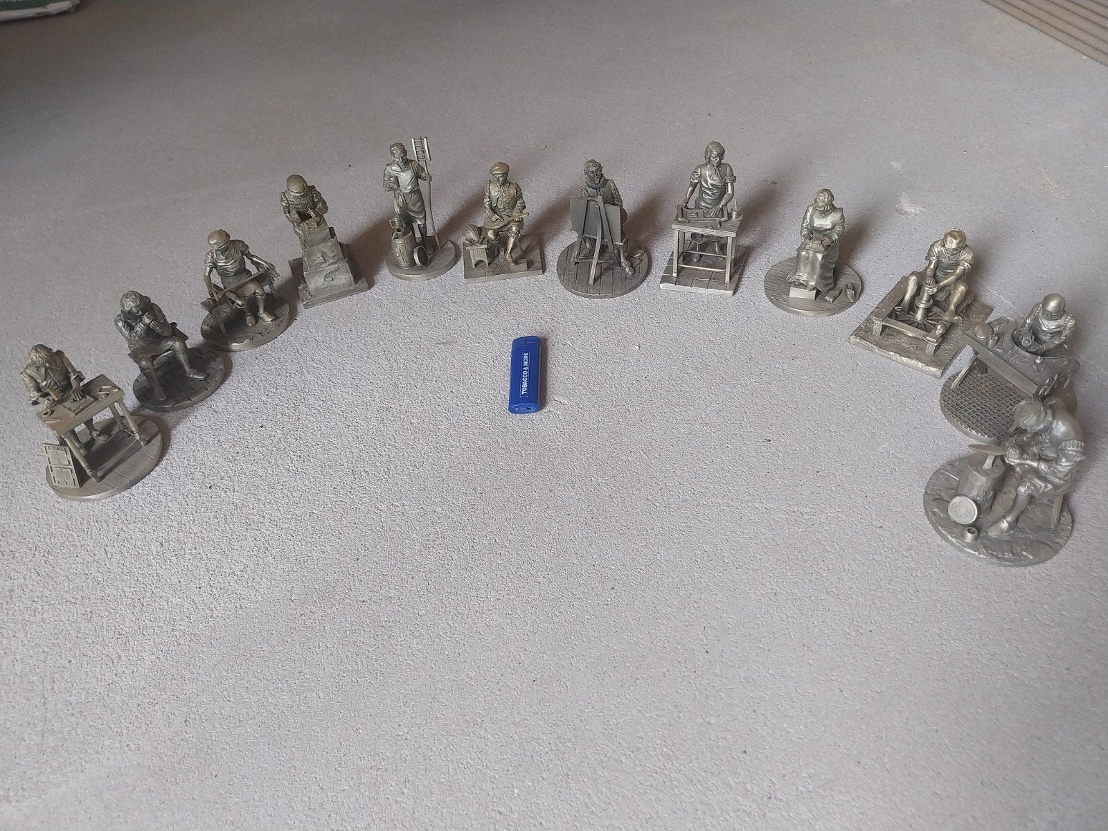 Set van 12 tinnen beeldjes van ambachten, Ophalen of Verzenden, Gebruikt