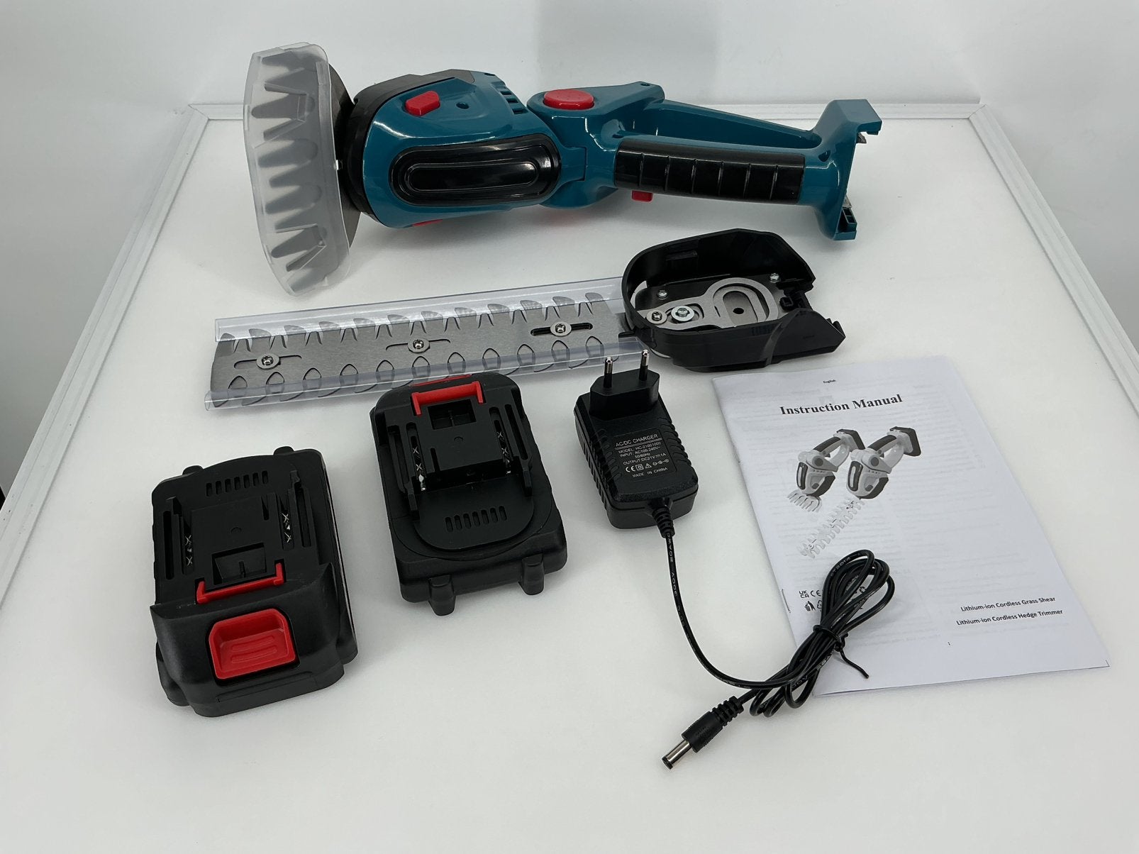 Heggen/ Grastrimmer.Nieuw.Inclusief:2 accu’s+oplader.€ 39,95, Tuin en Terras, Ophalen of Verzenden, Nieuw, Accu