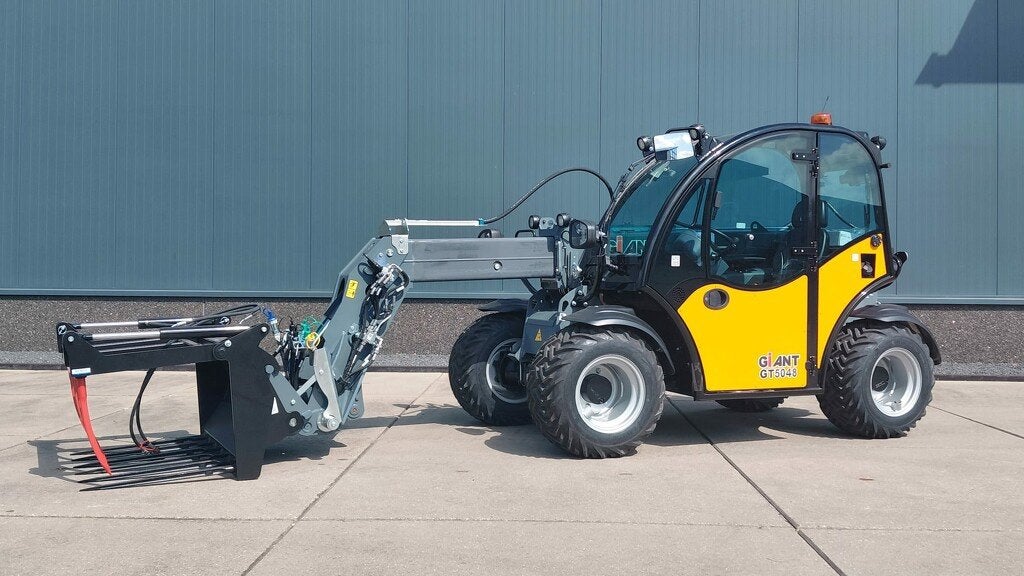 Giant GT5048 (4637), Tobroco, Info@tobroco.nl, Sprendlingenstraat 57
5061 KM  Oisterwijk, Wiellader of Shovel