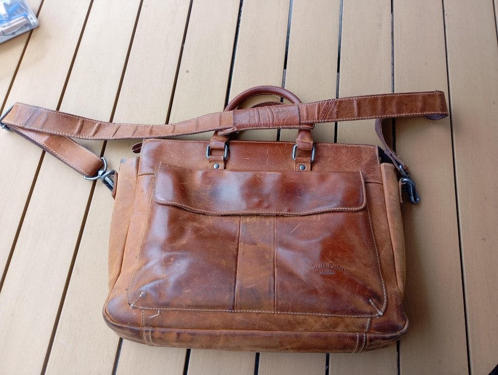 laptop tas, Computers en Software, Laptoptassen, Ophalen of Verzenden, 17 inch of meer, Schoudertas