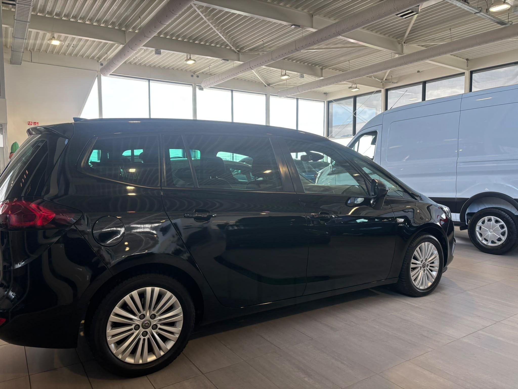 Opel Zafira Tourer 1.4 Edition, Auto's, Gebruikt, Zwart, 4 cilinders, Zwart