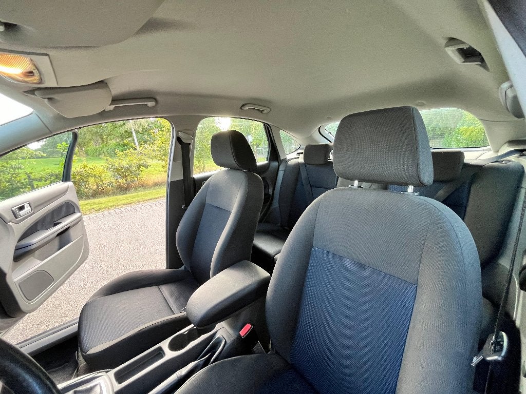 Foto 11 van Ford Focus 1.6 | Goed onderhouden | 2008