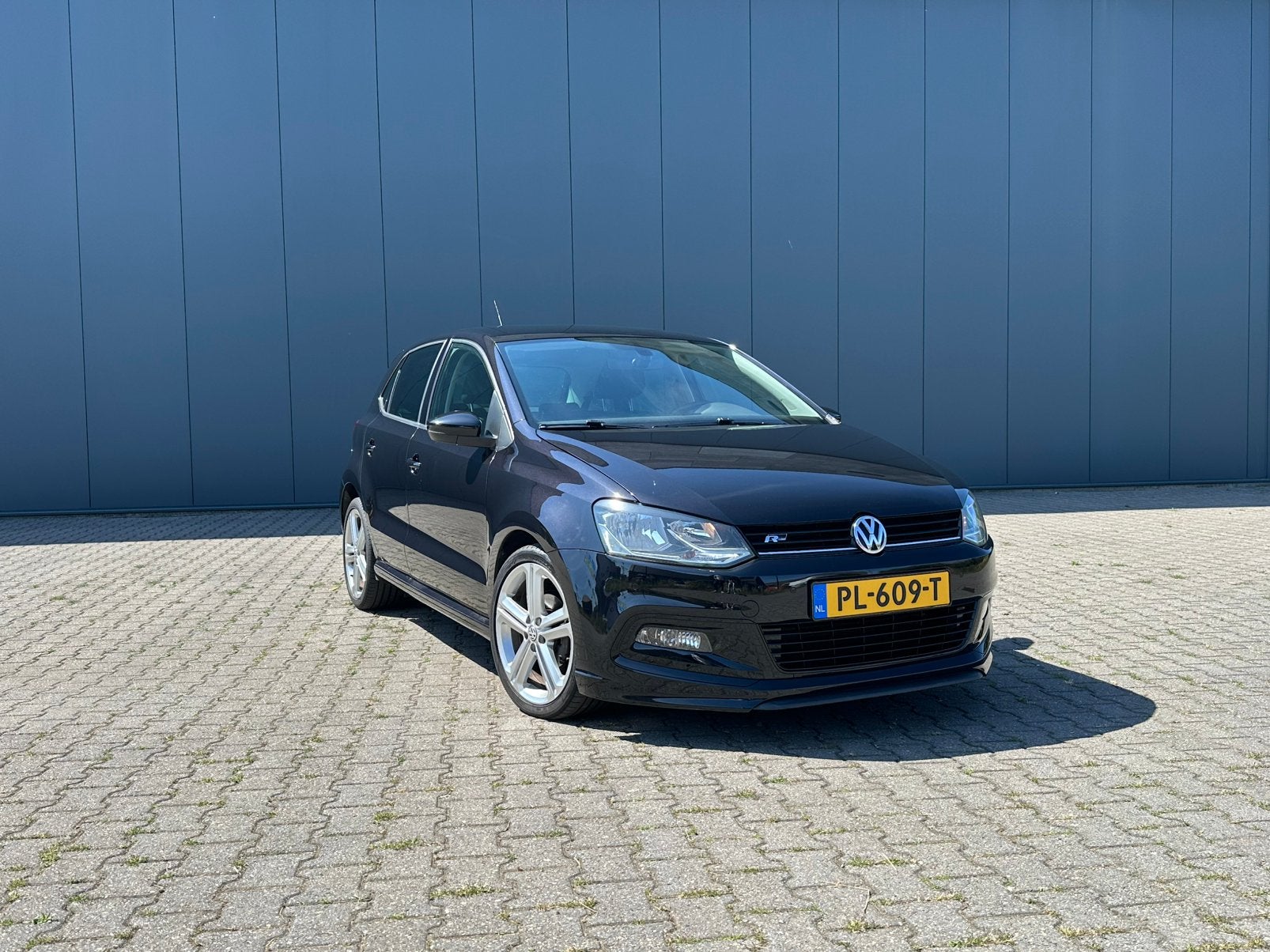 Volkswagen Polo 1.2 TSI Business R-Line | Stage 1 | CarPlay, Auto's, Stof, 40 €/maand, Zwart, 4 cilinders
