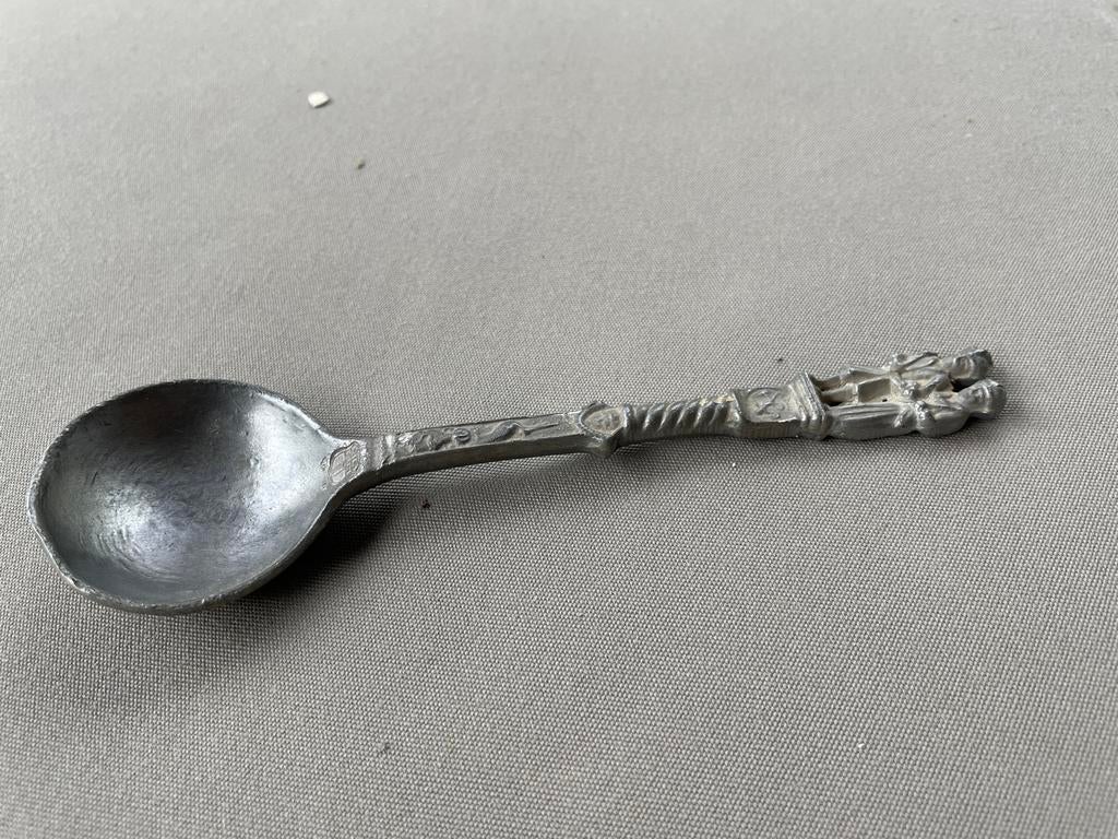 Decoratieve tinnen lepel met figuur, Ophalen of Verzenden
