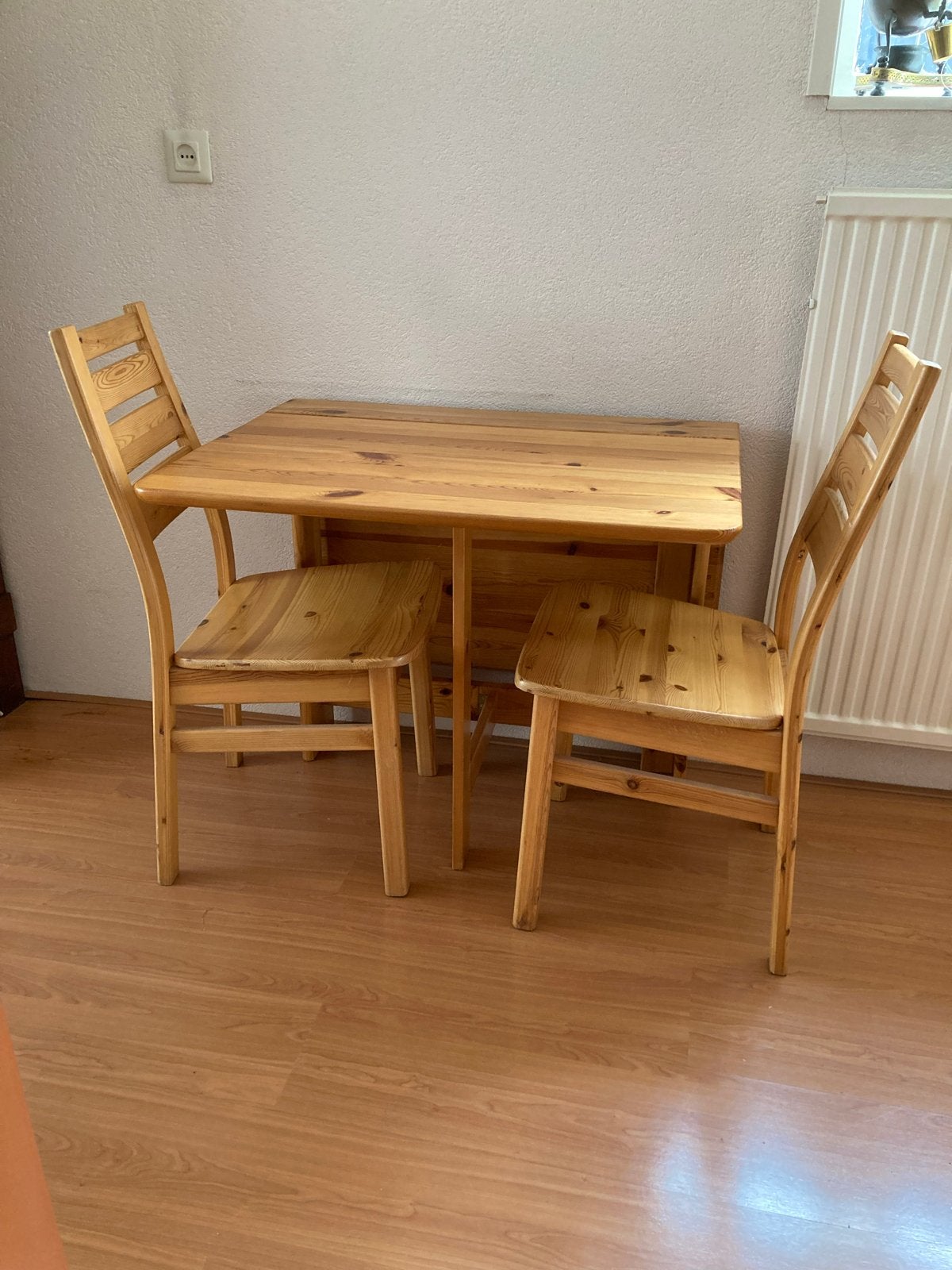 Mid-century eethoek met klaptafel en 2 stoelen Laukaan Puu, Huis en Inrichting, Ophalen, Gebruikt, 100 tot 150 cm, Tot twee personen