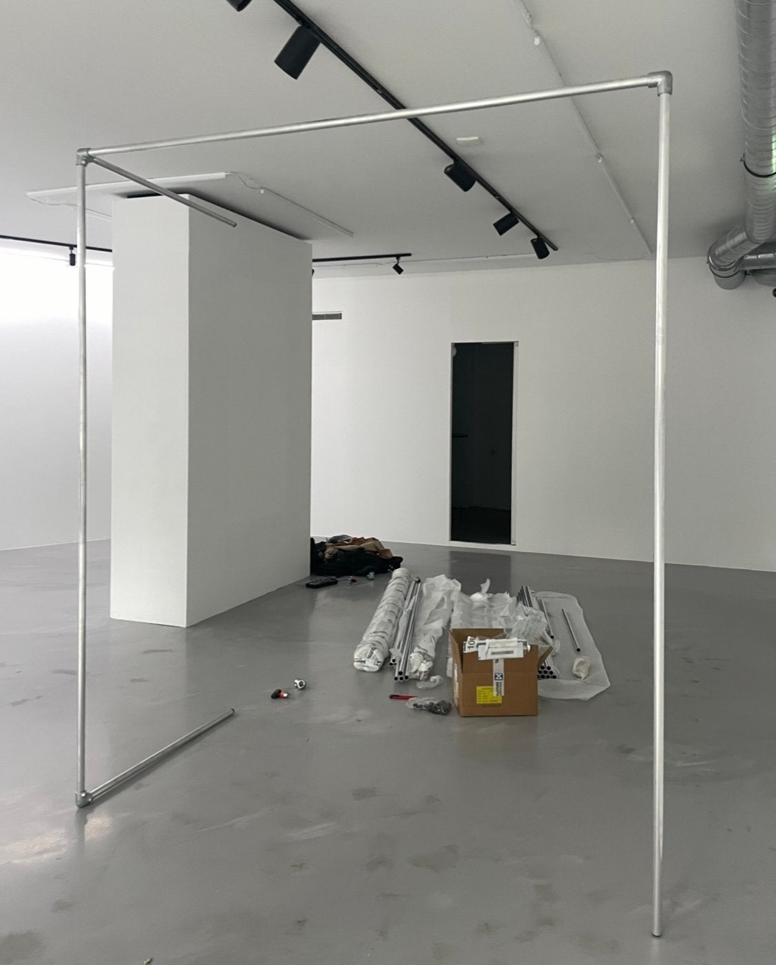 Metalen constructies voor tentoonstelling, Antiek en Kunst, Ophalen