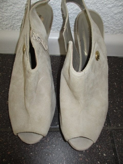 Nerogiardini sling dames pumps beige suede maat 40 ZGAN, Kleding | Dames, Pumps, Beige, Ophalen of Verzenden, Zo goed als nieuw