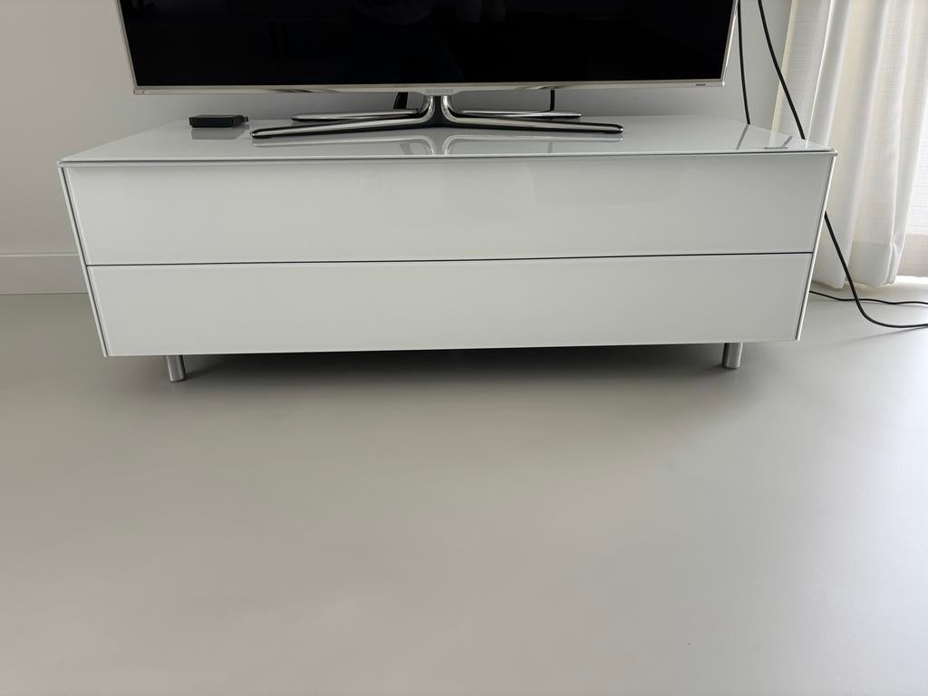 Spectral TV meubel wit glas met aluminium poten 110x37x49, Gebruikt, 100 tot 150 cm, Ophalen of Verzenden, Glas