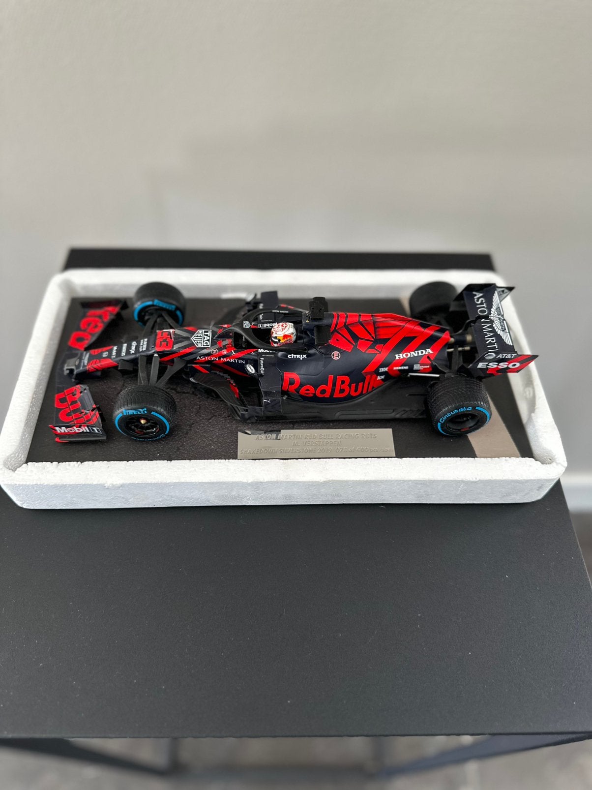 Max Verstappen 2019 shakedown livery 1:18, Ophalen of Verzenden, Zo goed als nieuw, Overige schalen, Auto onroad