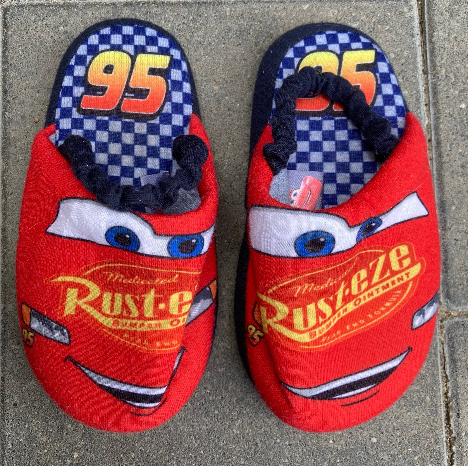 Cars Lightning McQueen pantoffels maat 25, Overige typen, Ophalen of Verzenden, Zo goed als nieuw, Jongen
