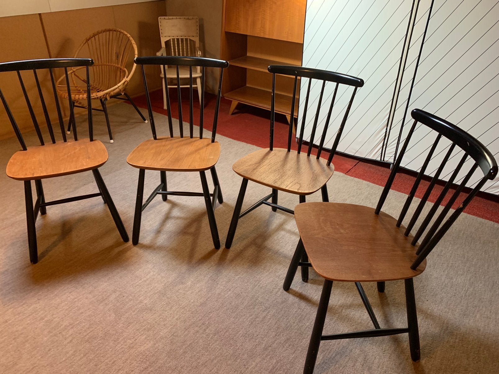 Vintage zwarte spijlen stoelen, Ophalen, Zo goed als nieuw, Zwart, Vijf, Zes of meer stoelen