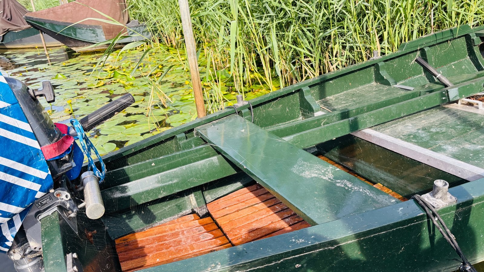 Roeiboot met motor en steiger, Watersport en Boten, Ophalen, Gebruikt, Afdekzeil, Buitenboordmotor