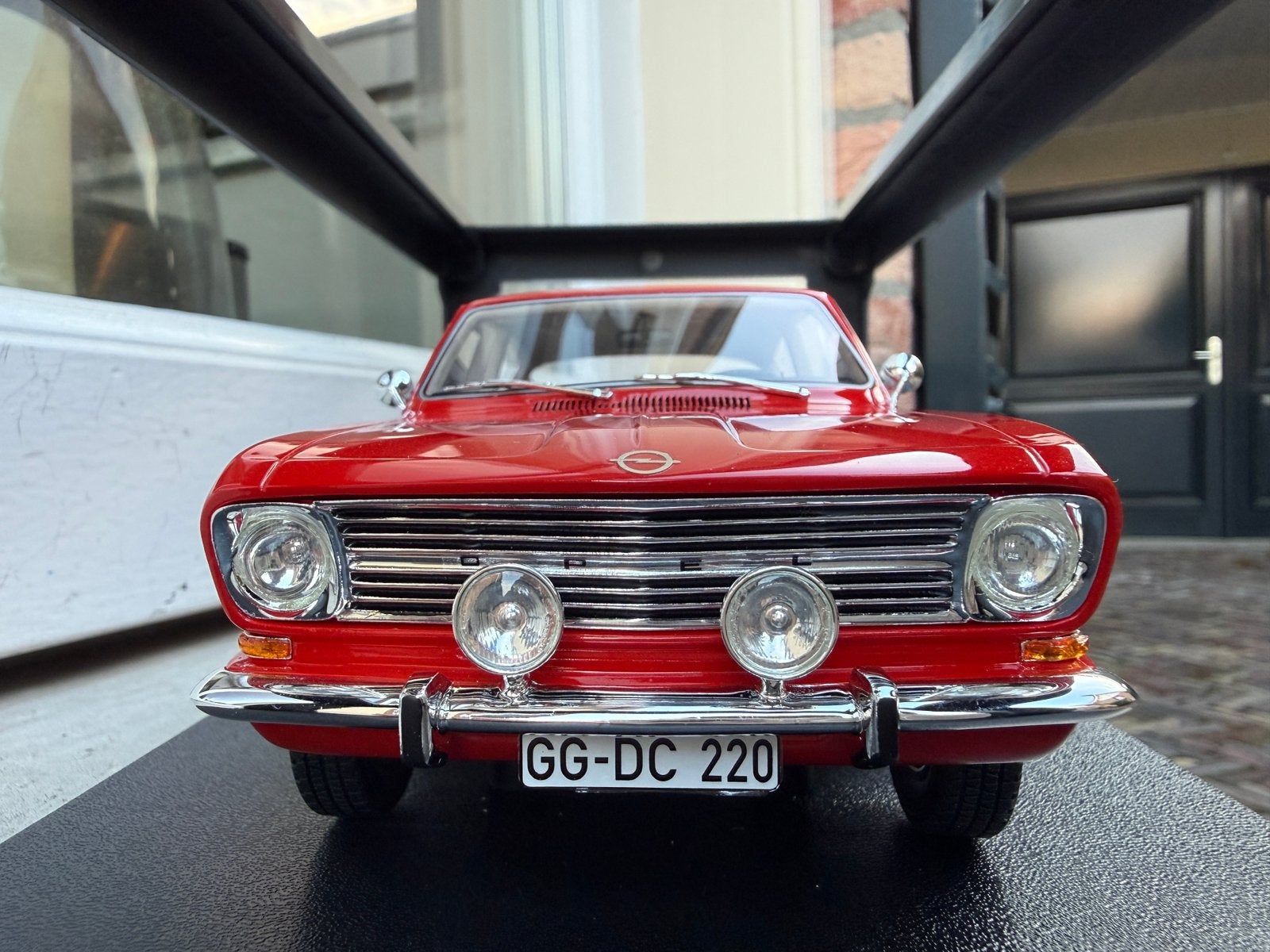 1:18 Opel Kadett B Kiemen Coupe rood 1966 Cult Scale Models, Hobby en Vrije tijd, Modelauto's | 1:18, Overige merken, Postbus 508, 5400 AM Uden Nederland