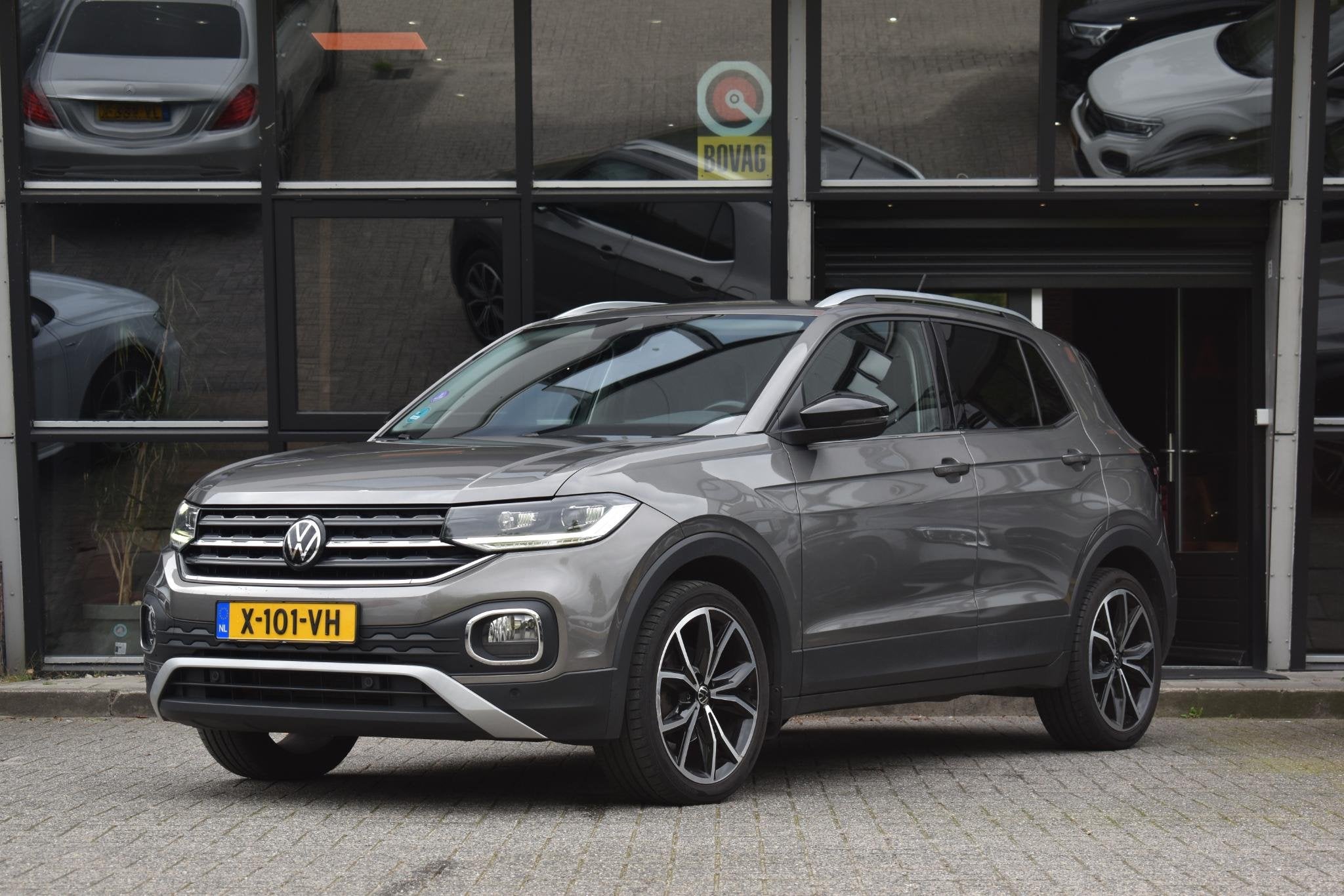 Volkswagen T-Cross 1.0 TSI Lane Camera Trekhaak, Auto's, Dealer onderhouden, T-Cross, Gebruikt, Met garantie (alle)