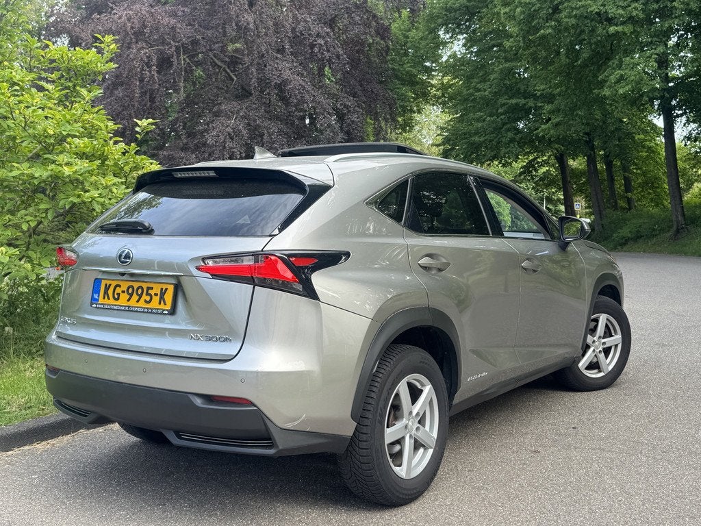 Lexus NX 300h AWD HYBRID 1:20 ! 1E EIG ! VAKANTIEKLAAR, Automaat, Gebruikt, Euro 6, 1760 kg