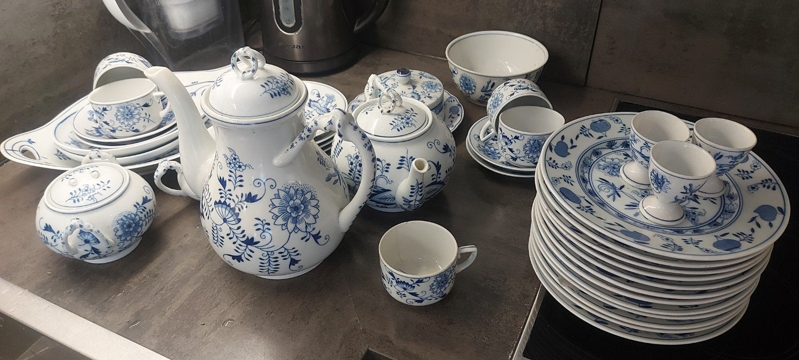 Antiek Zwiebelmuster servies van Louis Regout, Antiek en Kunst, Ophalen of Verzenden