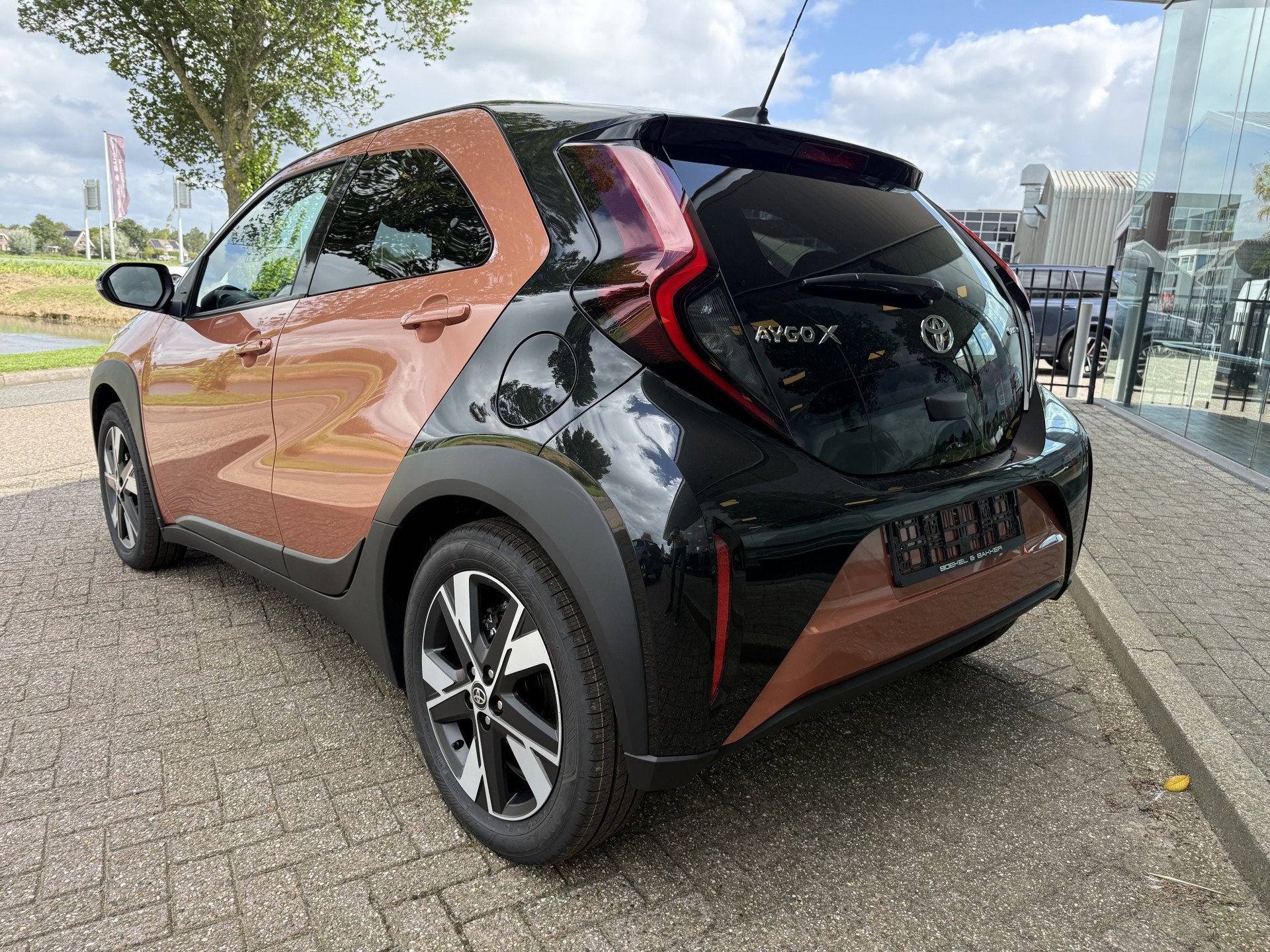 Toyota Aygo X Hybrid 115 pulse Automaat * Stoelverwarming *, Stof, Gebruikt, Zwart, 4 stoelen