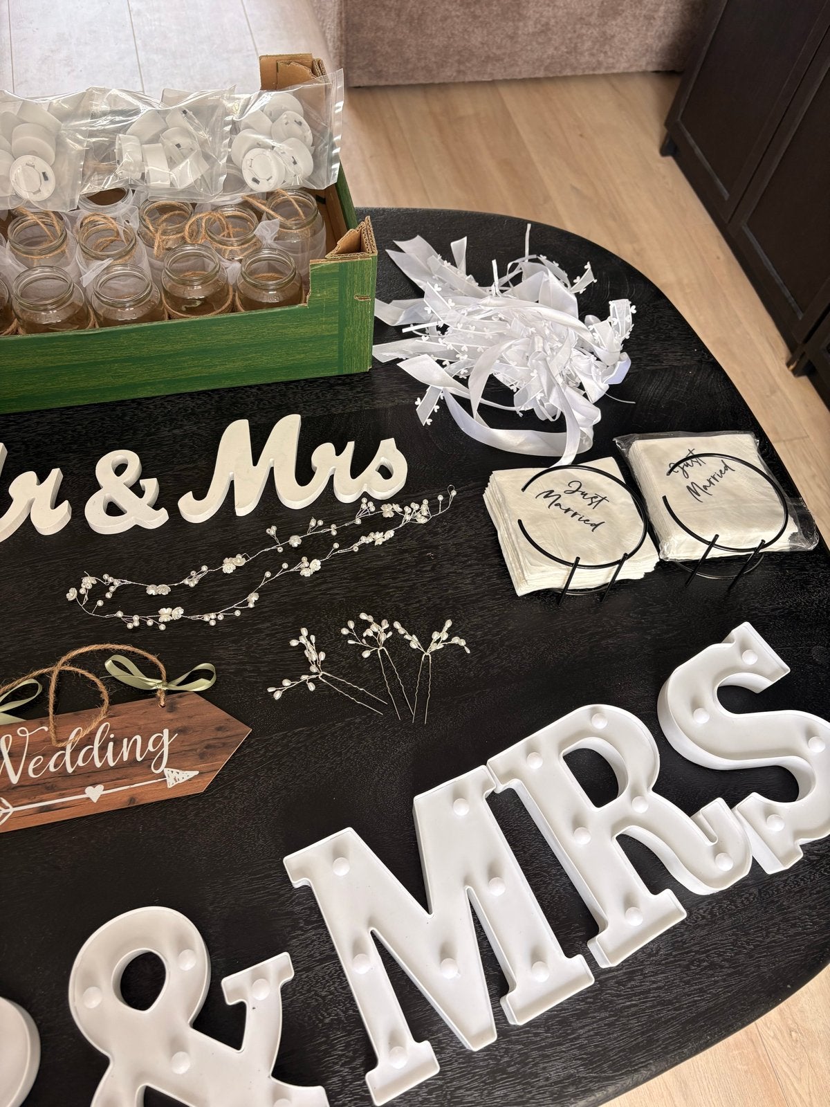 Foto 4 van Bruiloft decoratie set groen, wit en houtkleur