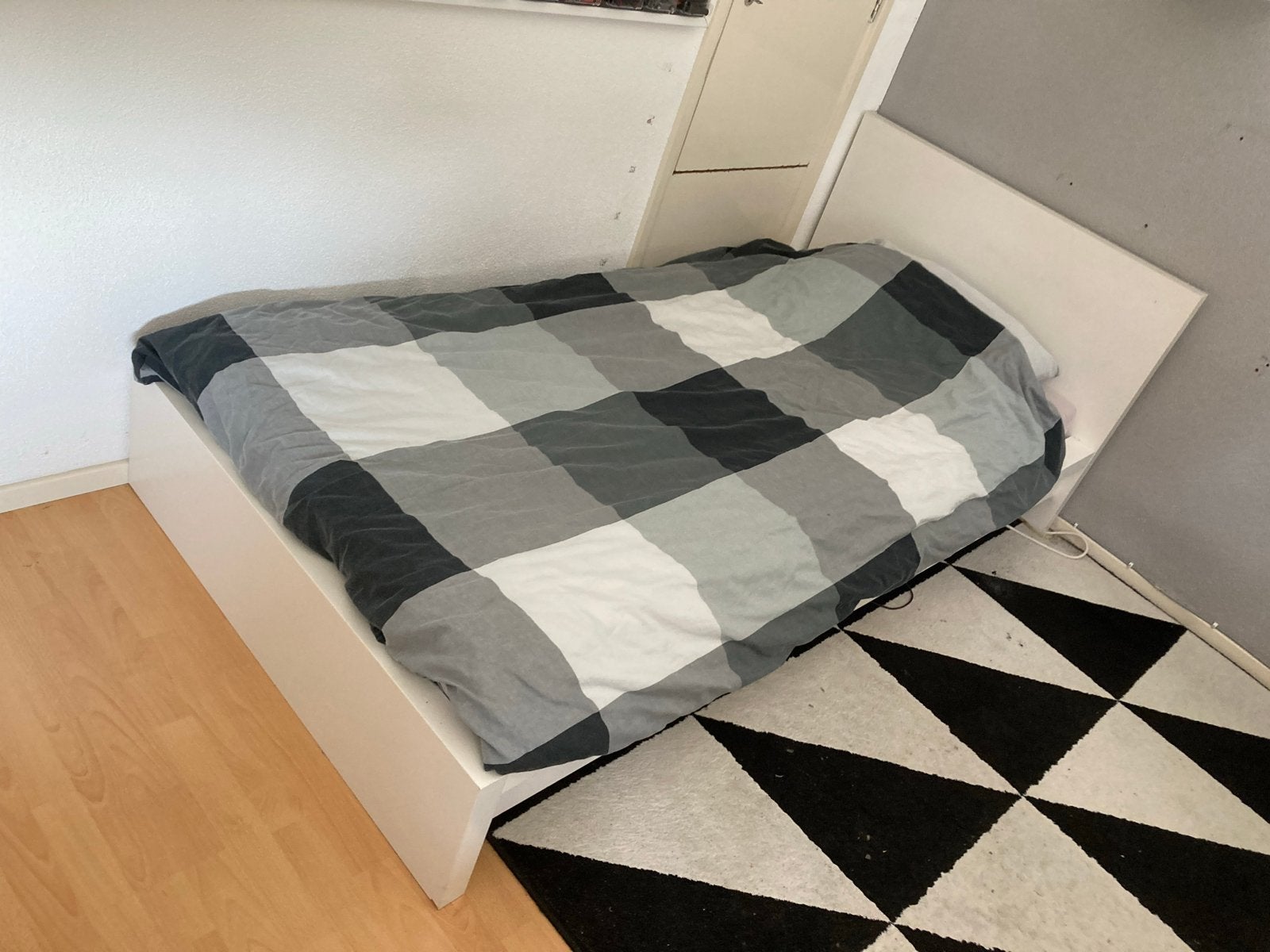 Bed (1pers) IKEA Malm met verstelbare lattenbodem en matras, Ophalen, 90 cm, Eenpersoons, Wit