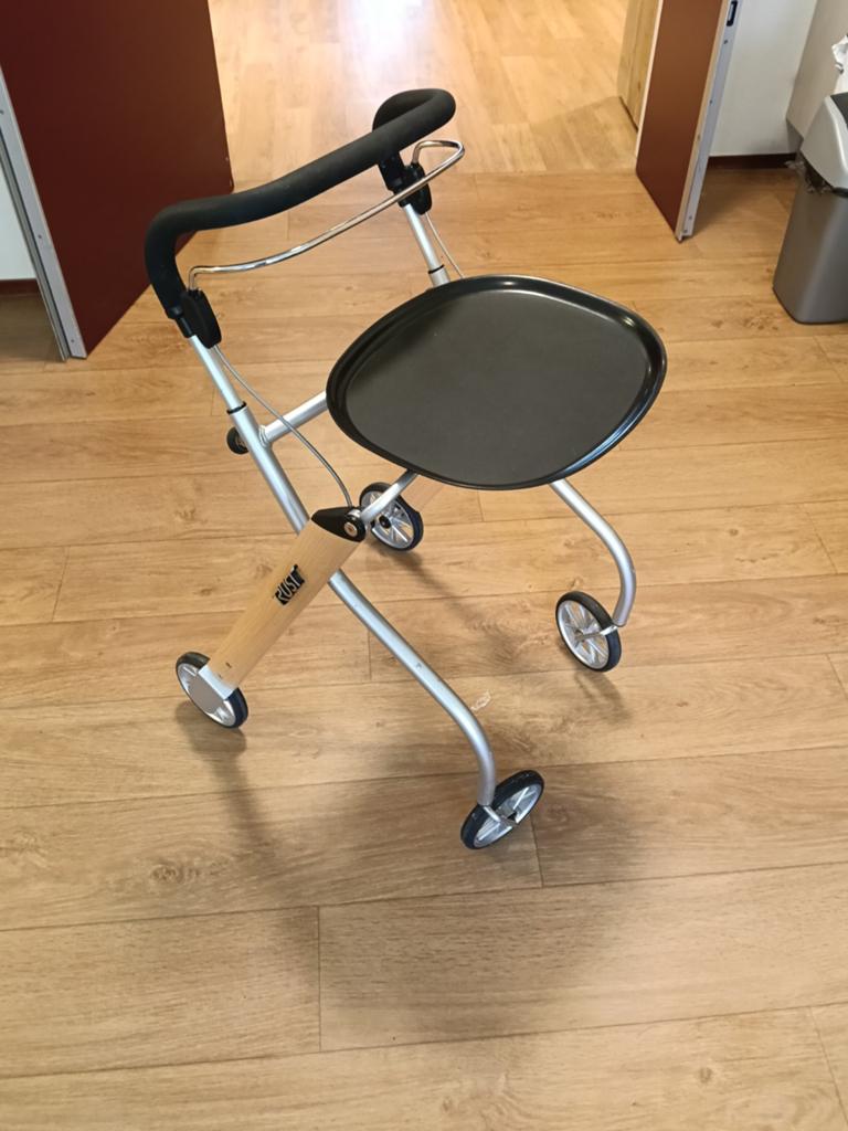 Trolley voor in huis. Met dienblad en rem., Ophalen of Verzenden, Zo goed als nieuw