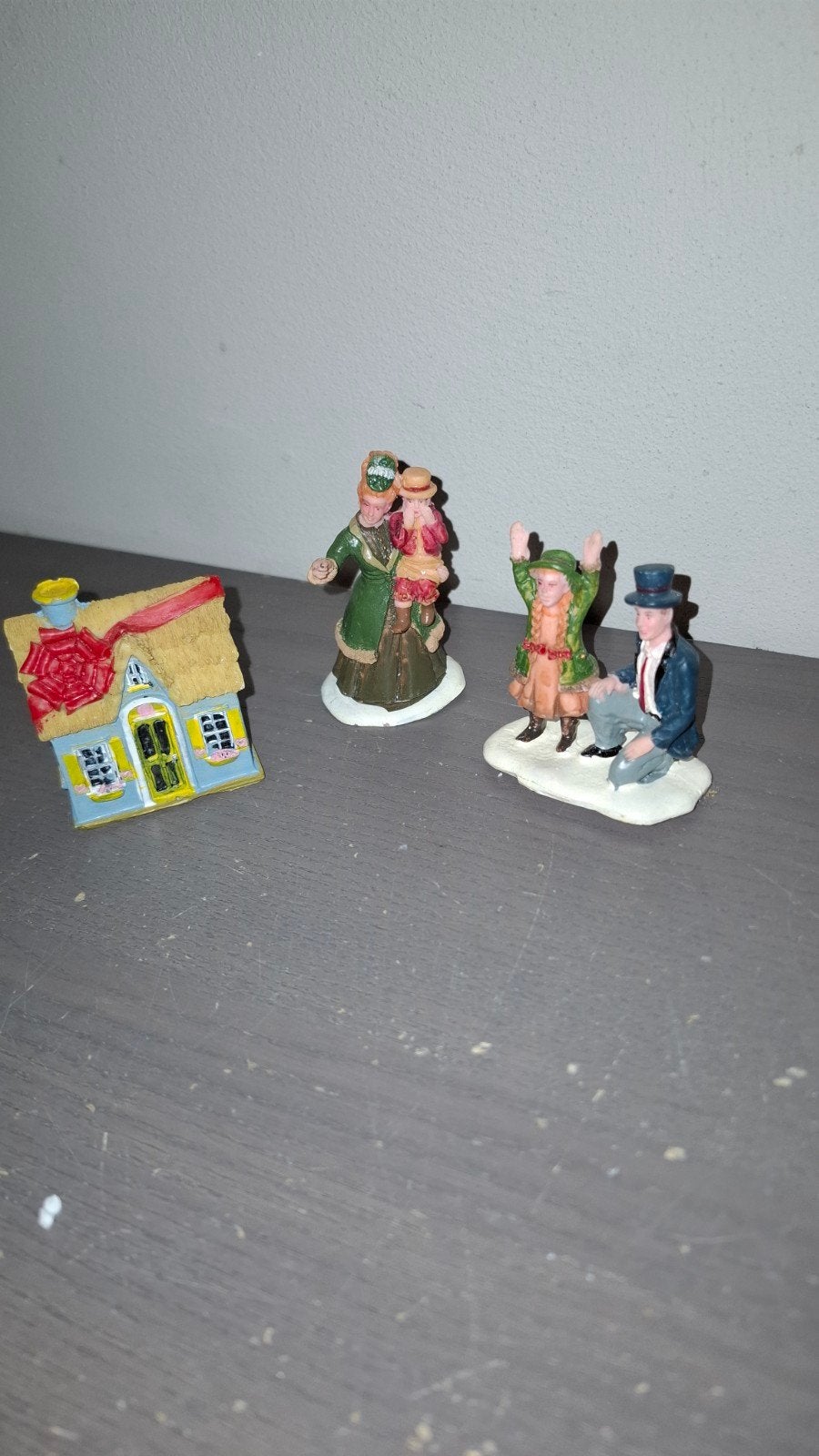 Lemax Playhouse Surprise set of 3 figuren retired kerstdorp, Diversen, Ophalen of Verzenden