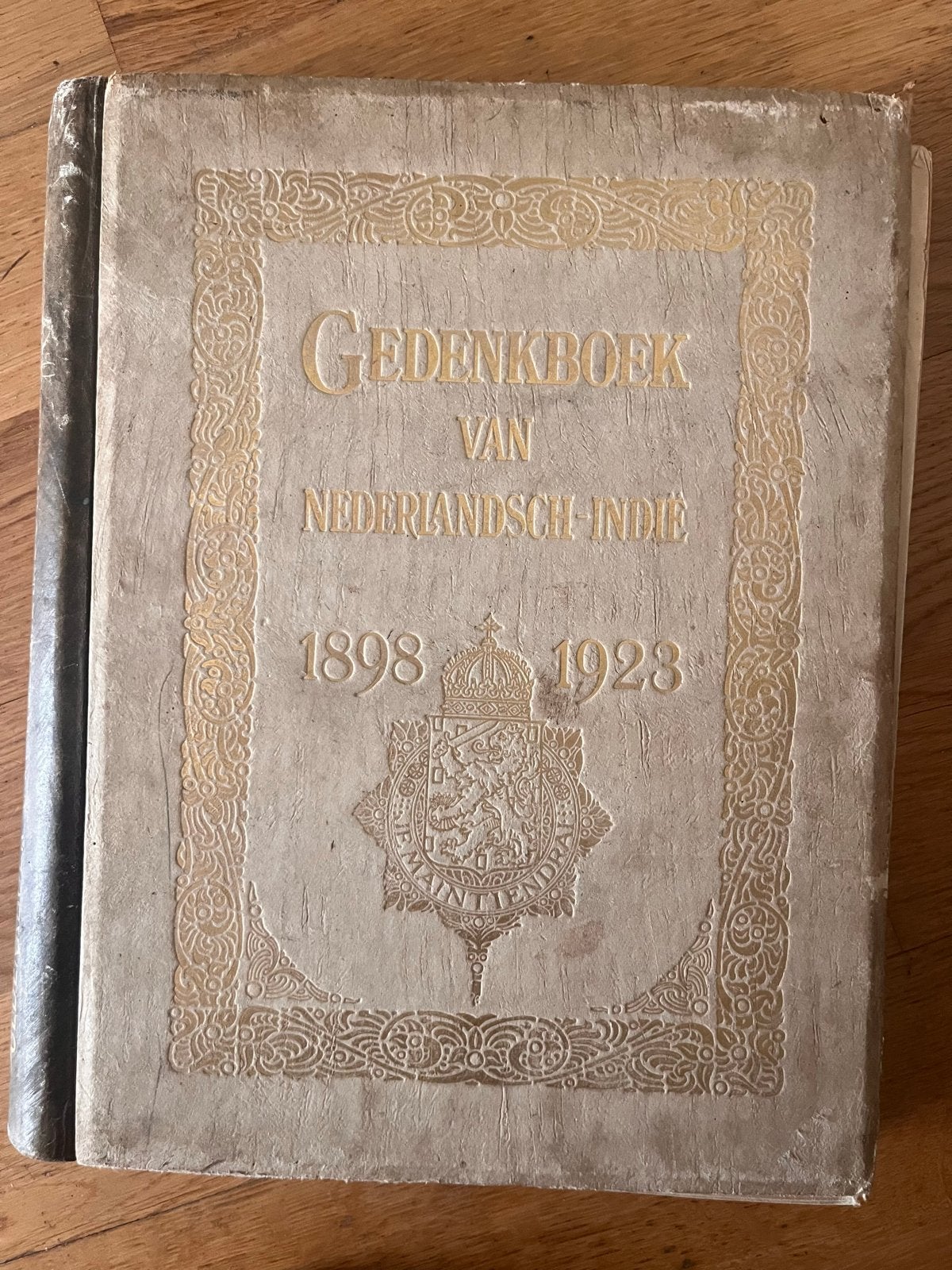 Gedenkboek Nederlandsch-Indië 1898-1923 Koningin Wilhelmina, Ophalen of Verzenden, Voor 1940, Gelezen, Overige onderwerpen
