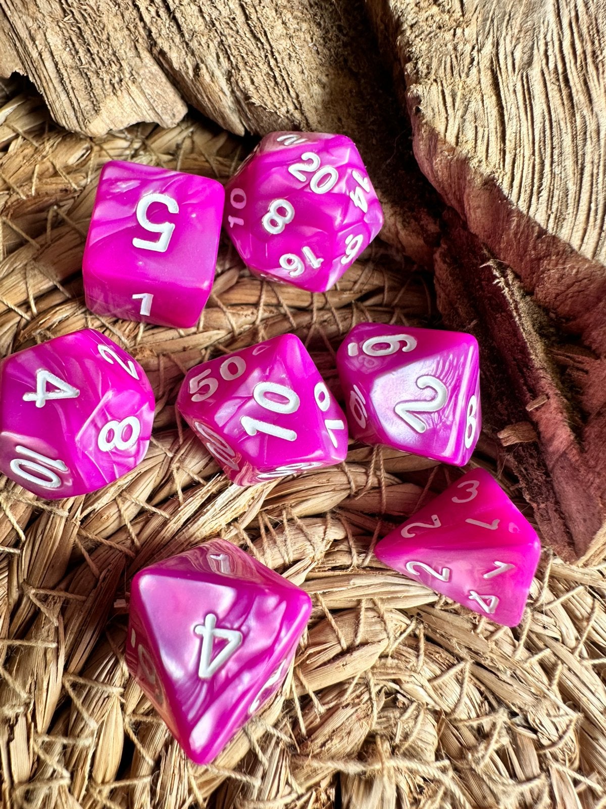 DND Dice / roze gemarmerd / dobbelstenen / RPG / D&D / Nieuw, Hobby en Vrije tijd, Wargaming, Ophalen of Verzenden, Nieuw