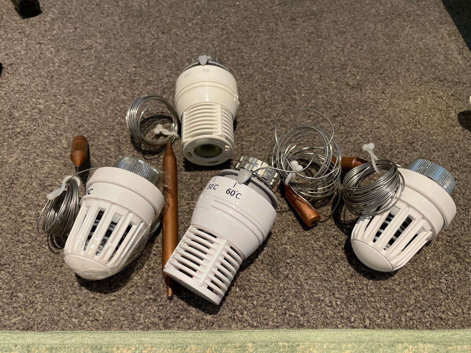 Nieuwe thermostaatknoppen voor radiator - 4 stuks, Doe-het-zelf en Verbouw, Ophalen of Verzenden, Nieuw, Thermostaat