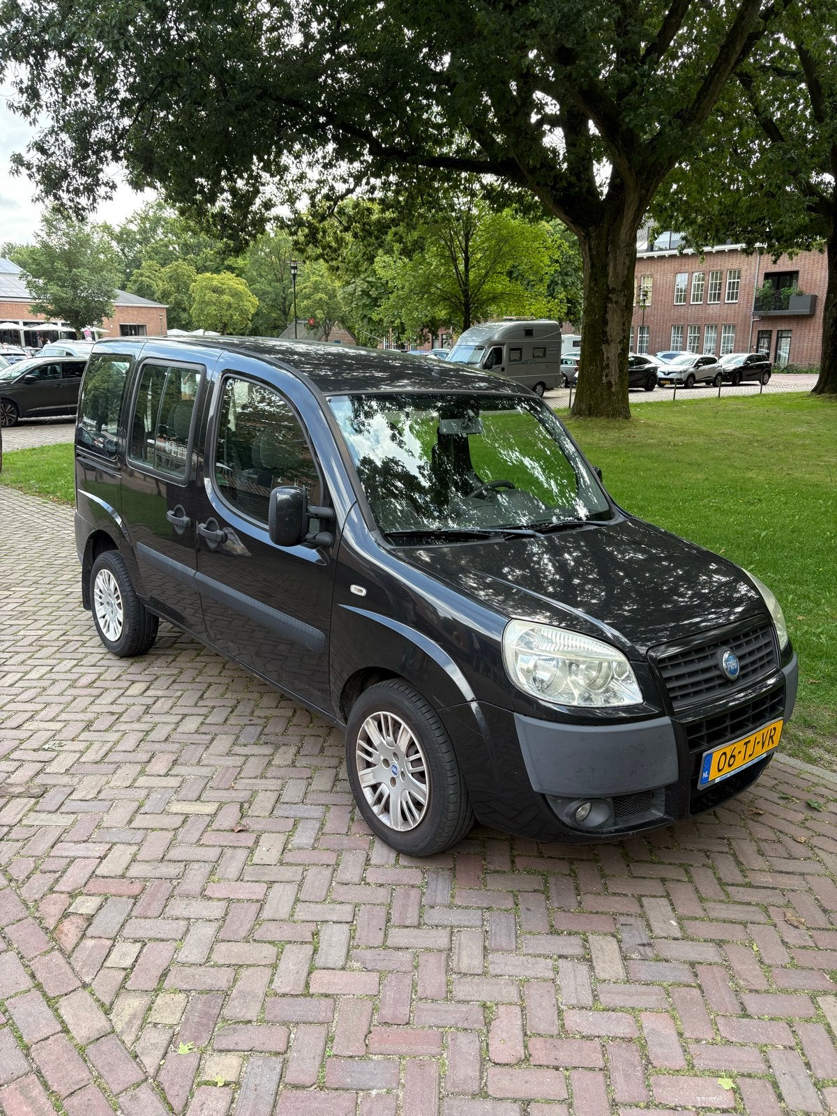 Fiat Doblo 1.4 2006 Zwart ( op te halen na 8-9 ), Auto's, Fiat, Voorwielaandrijving, Doblo, Zwart, Handgeschakeld