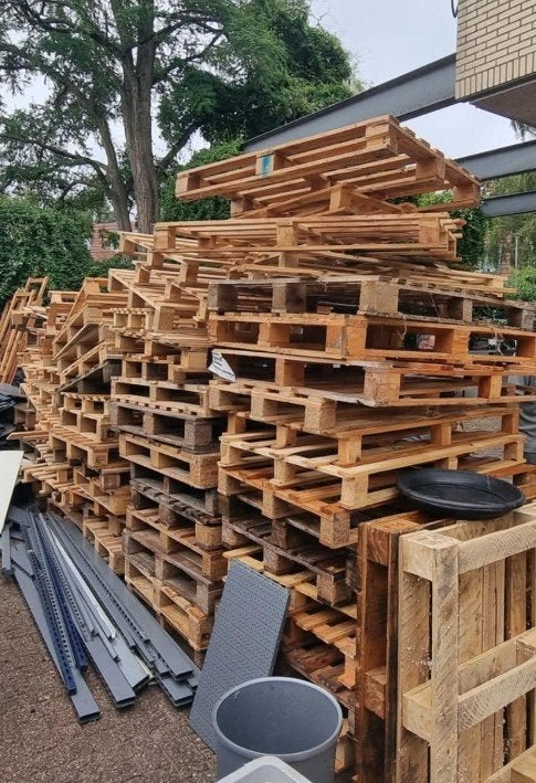 circa 70 pallets, geen euro's prijs 100 euro, Ophalen, Zo goed als nieuw, 50 mm of meer, Pallet