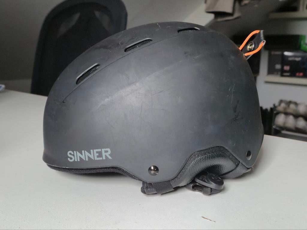 Sinner skihelm - Zwart, comfortabel en veilig, Overige merken, Gebruikt, Overige typen, Ophalen of Verzenden
