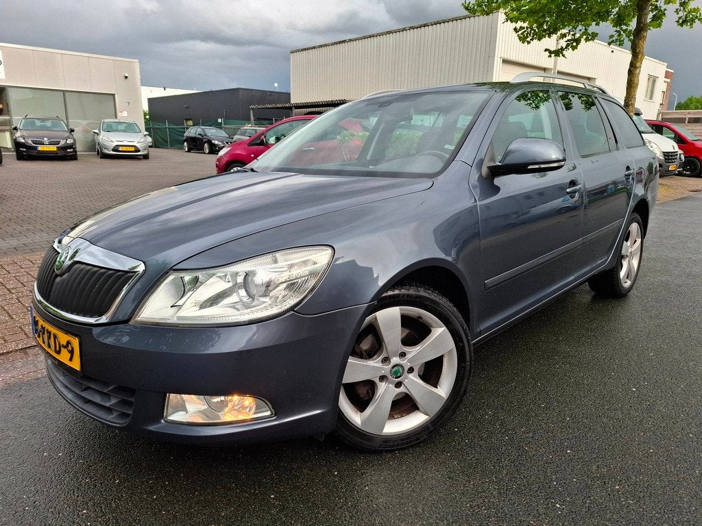 Skoda Octavia Combi 1.8 TSI Elegance LPG-G3/AUTOMAAT/LEDER!, Auto's, Skoda, Euro 5, 15 km/l, Gebruikt, Zwart