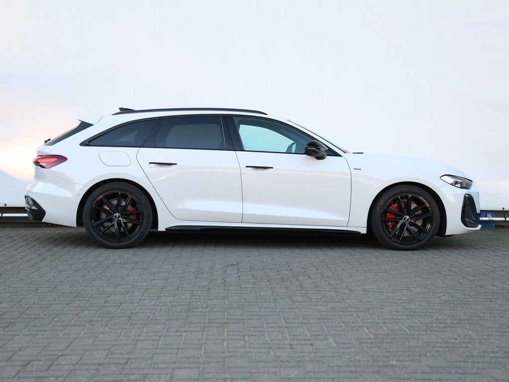 Audi A5 Avant 2.0 e-hybrid quattro S edition | Optiek zwart, Auto's, Audi, Stof, Gebruikt, 4 cilinders, 150 min