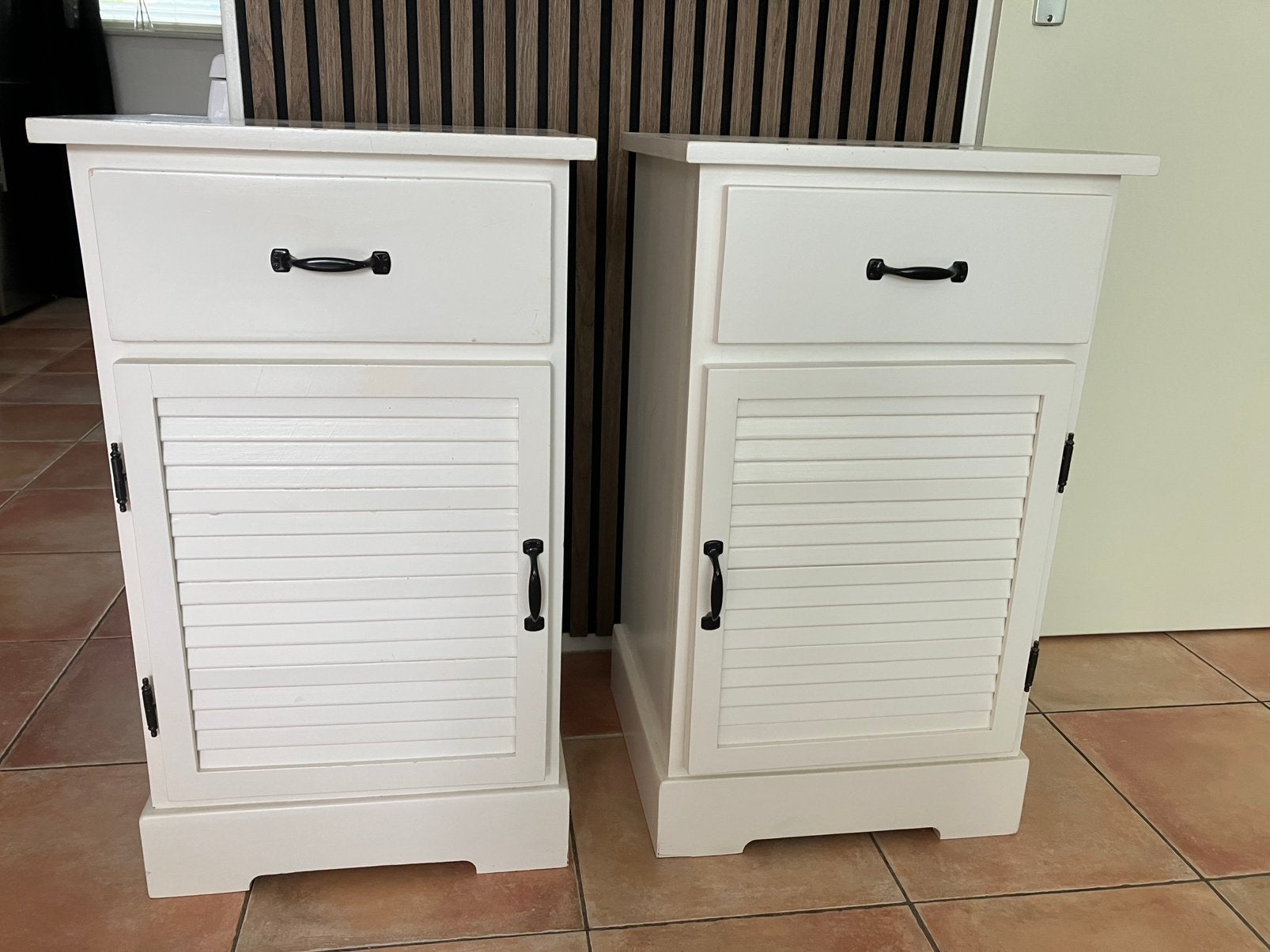 Twee nachtkastjes wit, Ophalen, Gebruikt, 45 tot 65 cm, 70 cm of meer