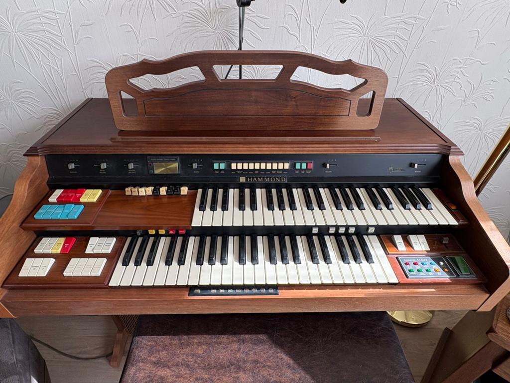 Hammondorgel met 2 klavieren en pedalen, Muziek en Instrumenten, Orgels, Zo goed als nieuw, Hammondorgel, 2 klavieren, Ophalen