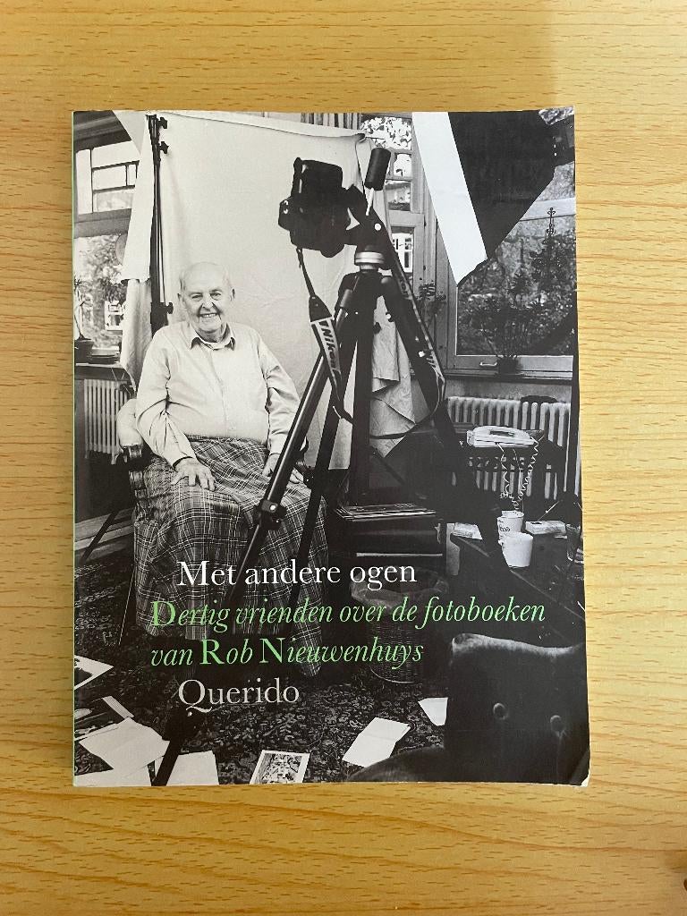 Dertig vrienden over de fotoboeken van Rob Nieuwenhuys, Ophalen of Verzenden, Zo goed als nieuw, Bert Paasman