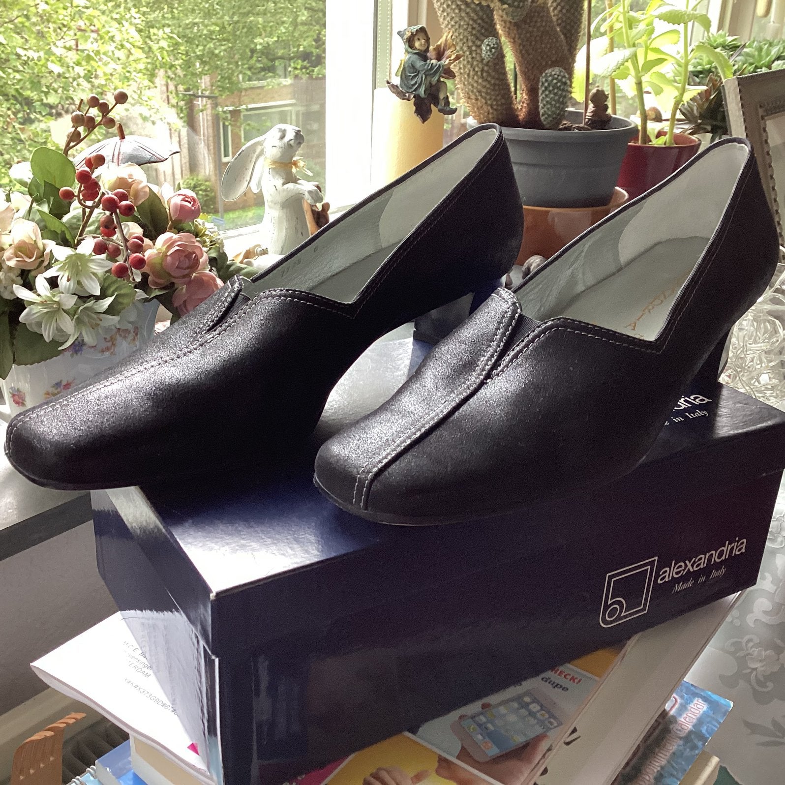 Mooie zwarte suede gemetallis instappers van ALEXANDRIA, Kleding | Dames, Schoenen, Ophalen of Verzenden, Zo goed als nieuw, Zwart