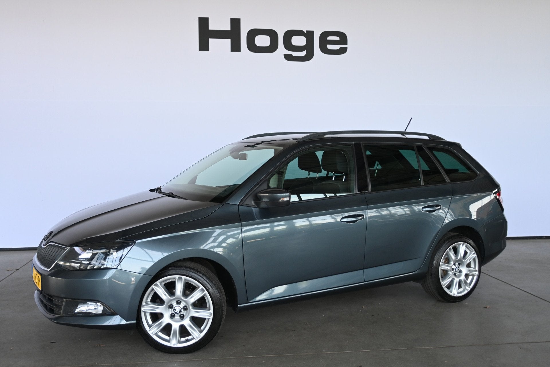 Skoda Fabia Combi 1.2 TSI First Edition Ambition Clima LED C, Auto's, Stof, 4 cilinders, Met garantie (alle), Parkeersensor
