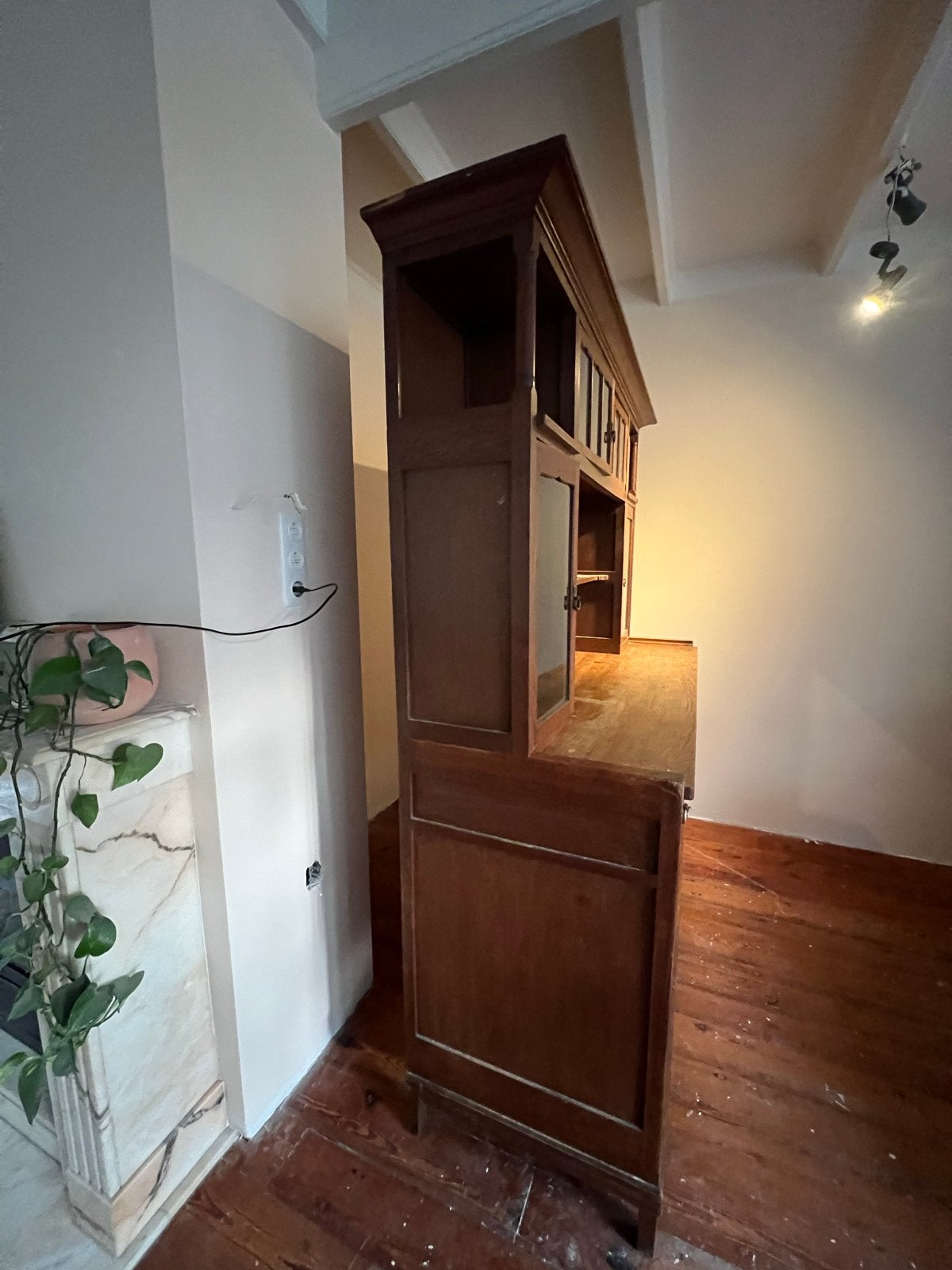 Massief houten kast met messing knoppen, Ophalen of Verzenden