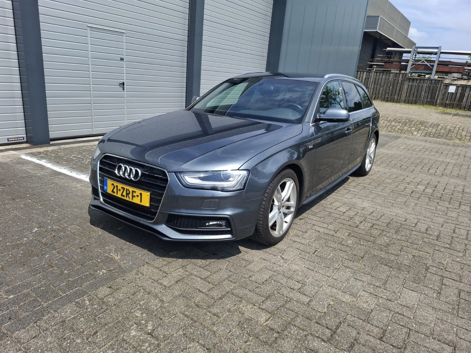 Audi A4 1.8TFSI avant, Zwart, 4 cilinders, 1505 kg, Origineel Nederlands