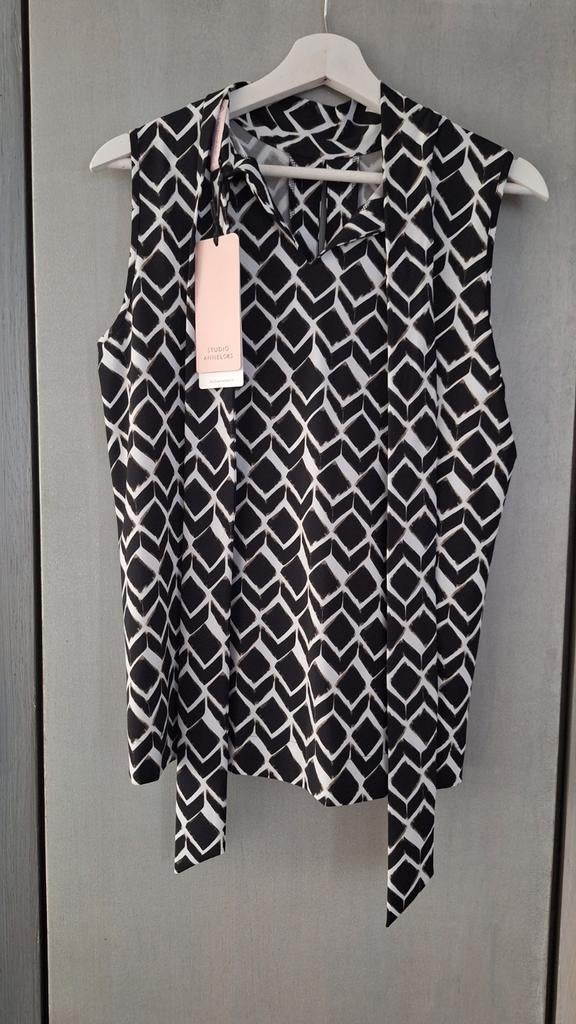 Nieuwe Isolde top van Studio Anneloes.
Zwart/wit, Kleding | Dames, Tops, Nieuw, Maat 38/40 (M), Zwart, Zonder mouw, Ophalen of Verzenden