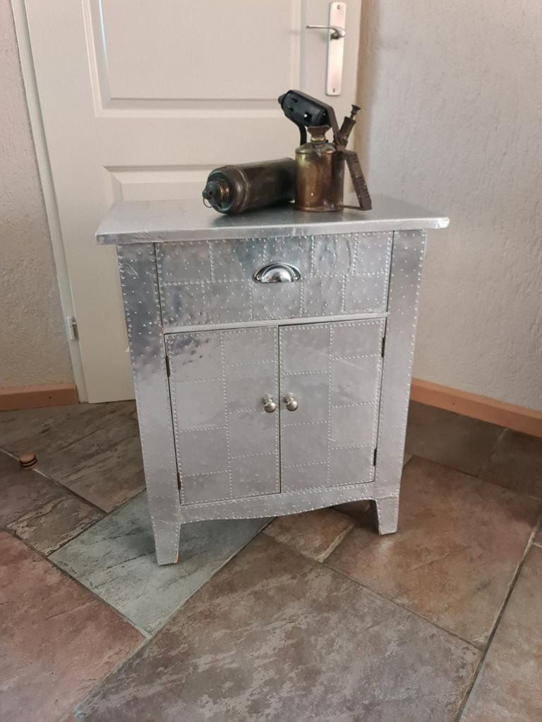 Mooi industrieel kastje met lade en 2 deurtjes, Ophalen