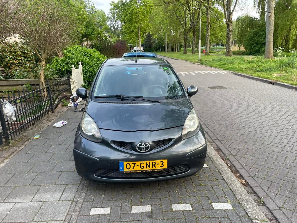 Toyota Aygo Automaat at 1.0 12V Vvt-i 5DRS MMT 2008 Grijs, 4 stoelen, 68 pk, Origineel Nederlands, Zilver of Grijs
