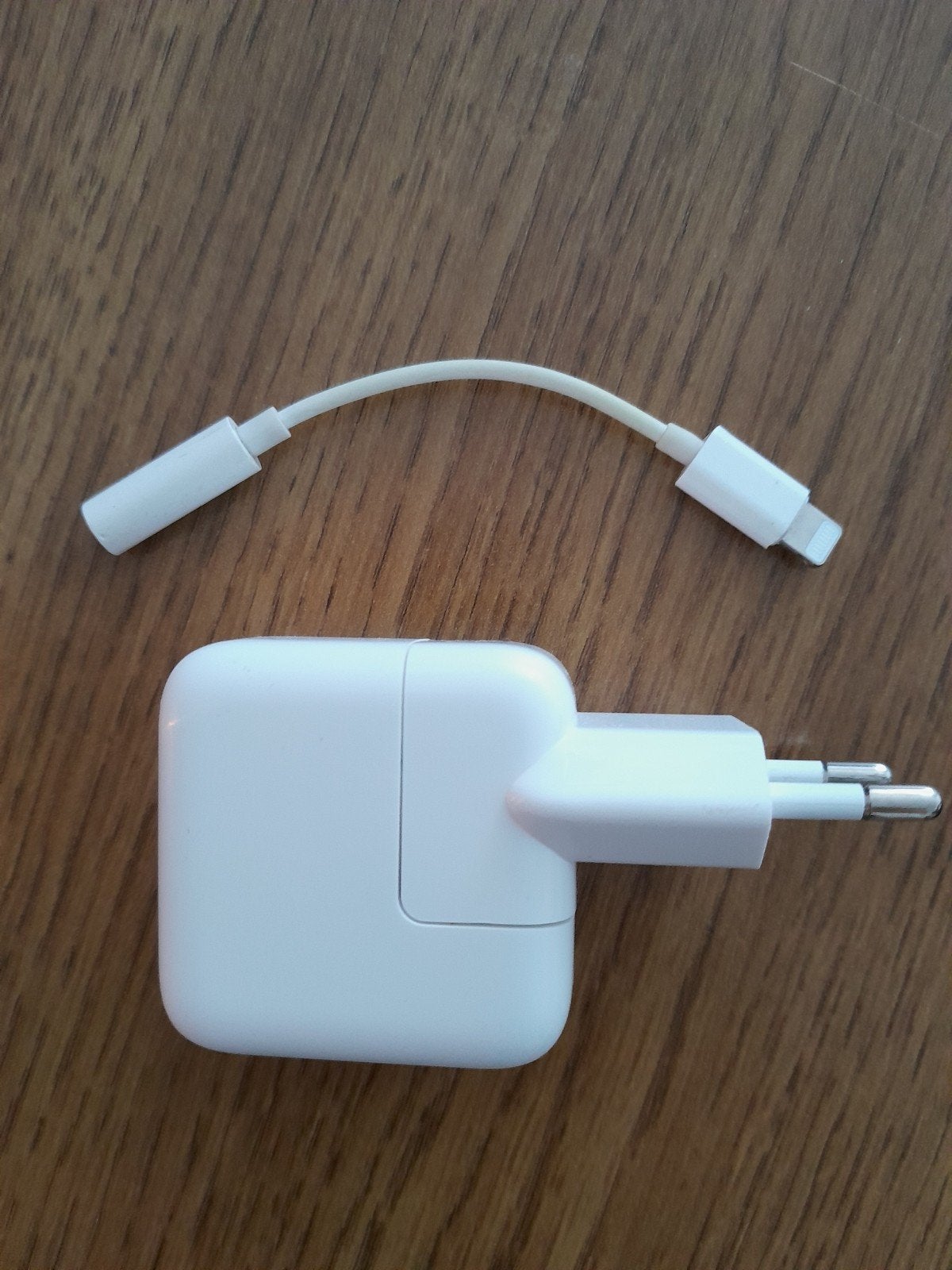 Apple power adapter 10W + Lightning naar jack, Ophalen of Verzenden, Zo goed als nieuw, Wit