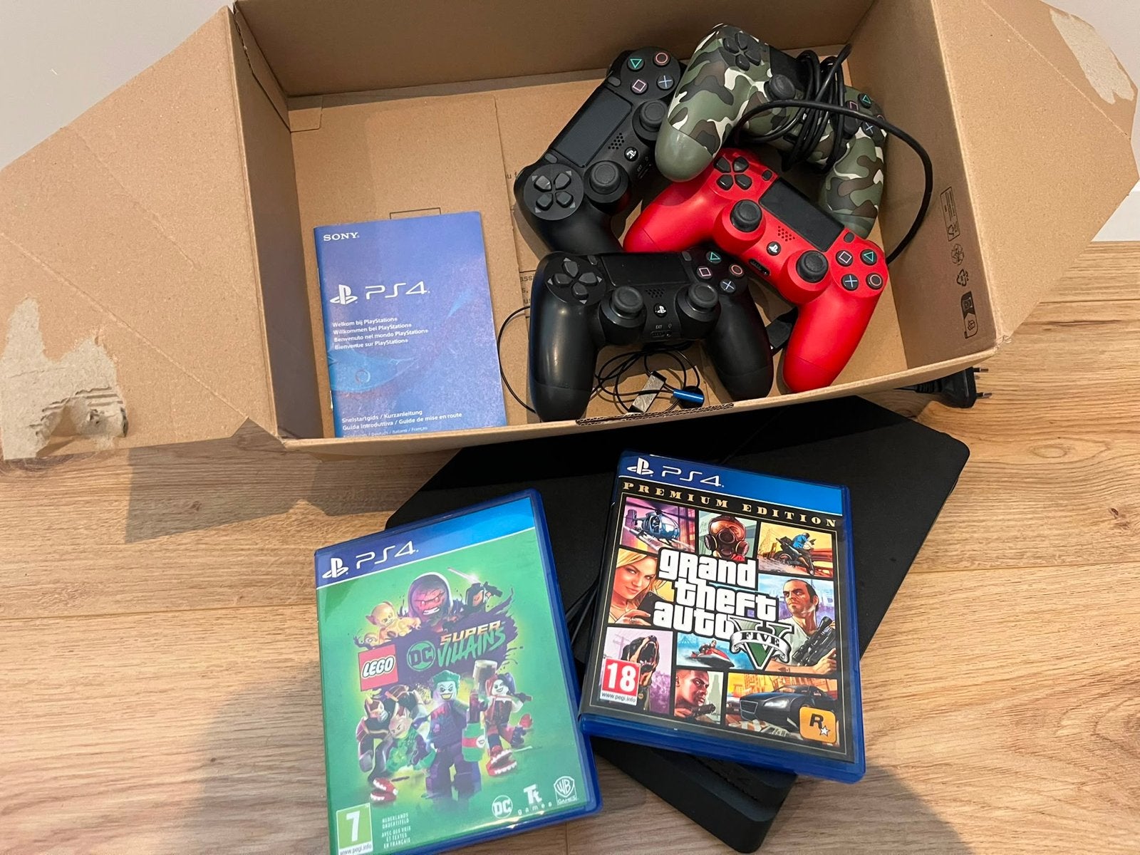 PlayStation 4 met controllers en games (GTA V, LEGO DC), Avontuur en Actie, Gebruikt, Vanaf 18 jaar, Verzenden