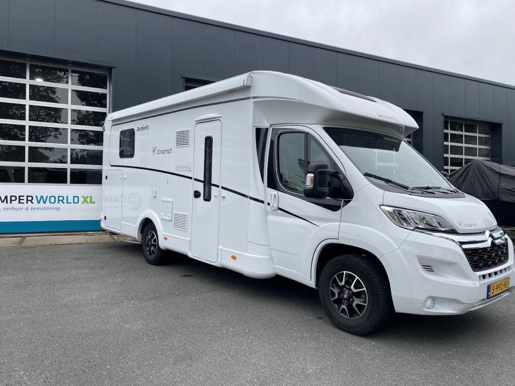 Dethleffs Trend 90 Years 7052, Caravans en Kamperen, Ringverwarming, Bedrijf, Koelkast, L-zit